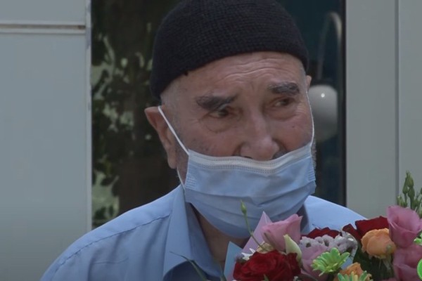 Azərbaycanda 90 yaşlı kişi koronavirusdan sağaldı 