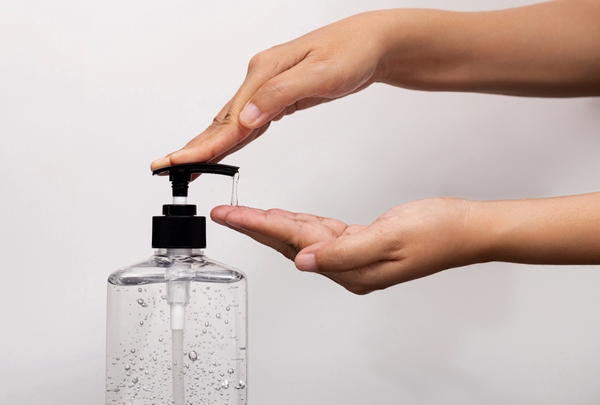 Həkimdən HƏYƏCAN TƏBİLİ - Antiseptiklərdən istifadə ölümə aparır