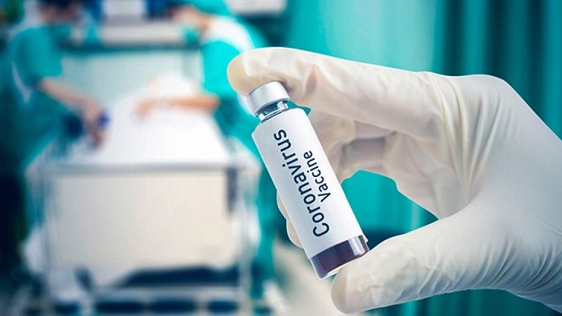 Rusiyalı nazir də koronavirus əleyhinə peyvənd olundu  