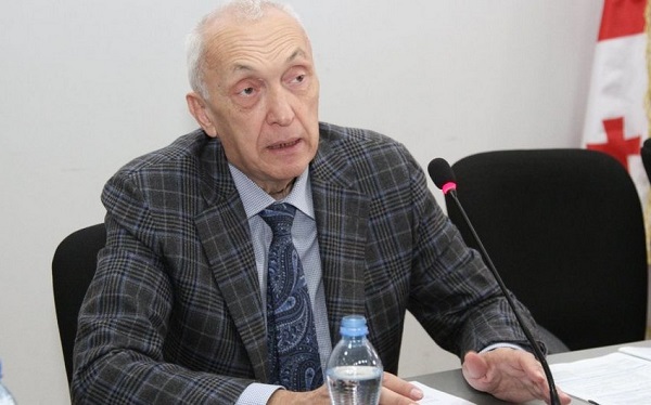 Virusa yoluxan Gürcüstanın baş infeksionistinin vəziyyəti ağırlaşıb