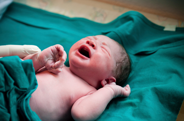Qeysəriyyə yolu ilə  doğulan uşaqlarda tez-tez astmaya rast gəlinməsinin SƏBƏBLƏRİ- Pediatrlar açıqladı