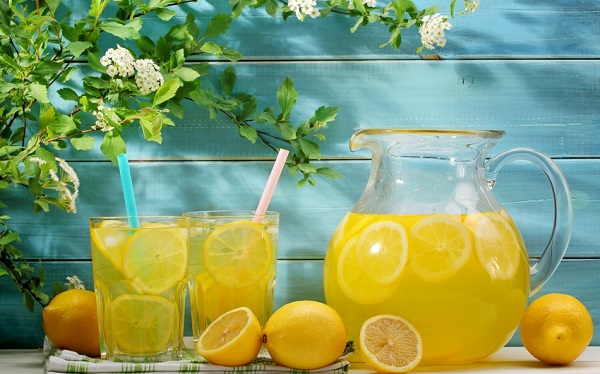 Limonlu suyun faydalı xüsusiyyətləri 