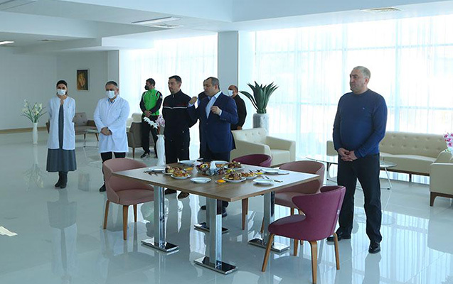 Yaralı hərbçilərlə görüş keçirilib - Video