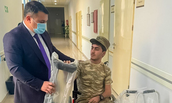 Müalicə olunan qaziyə reabilitasiya vasitələri təqdim edilib