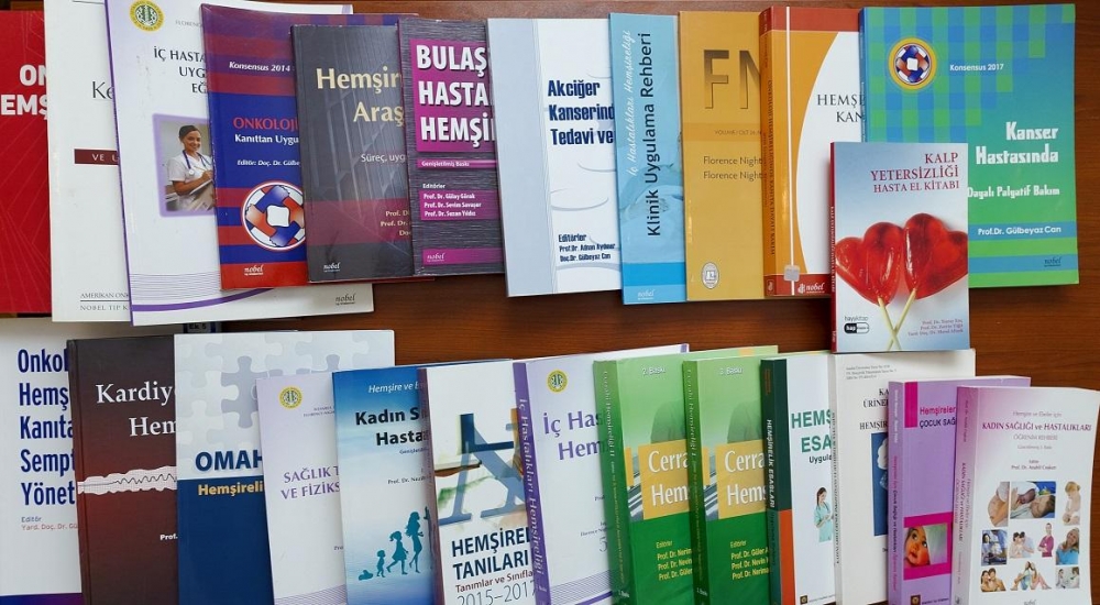 İstanbul Universiteti-Cərrahpaşa Türkiyədə istifadə olunan dərs vəsaitlərini Tibb Universitetinə hədiyyə edib