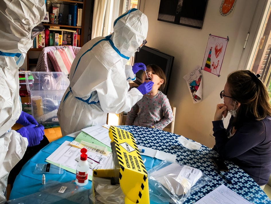 Uşaqların koronavirusu yüngül keçirməsinin səbəbləri - Həkim açıqladı