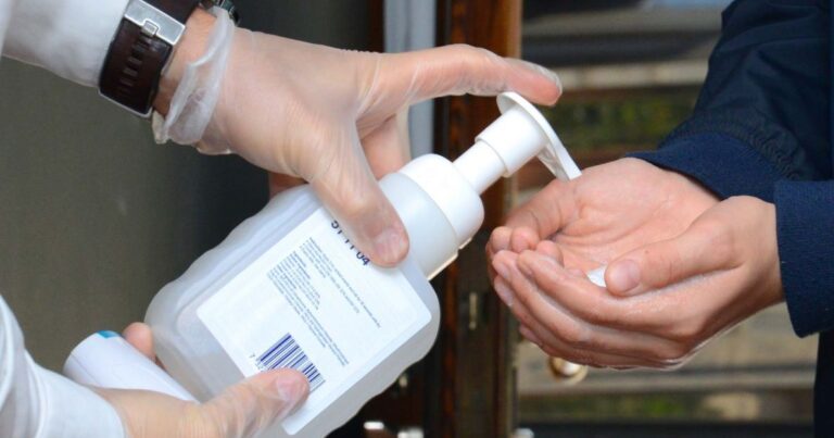 Azərbaycanda koronavirusa yoluxmada pik vəziyyətdən sonra azalma var - AÇIQLAMA