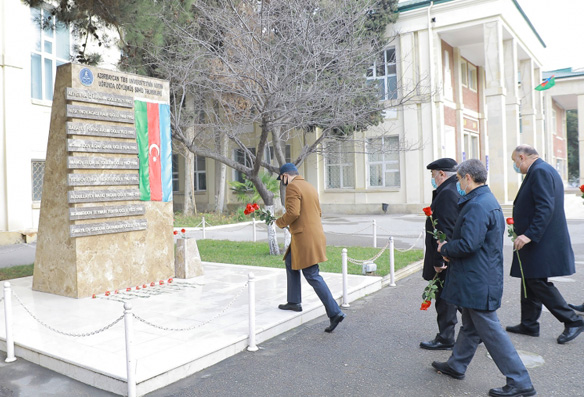 Tibb Universitetində 20 Yanvar şəhidlərinin xatirəsi anılıb