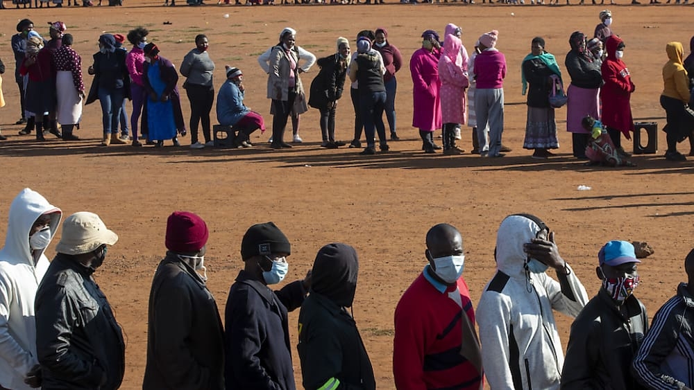 Dünyanın yoxsul əhalisinə tezliklə peyvənd dozaları çatdırılacaq