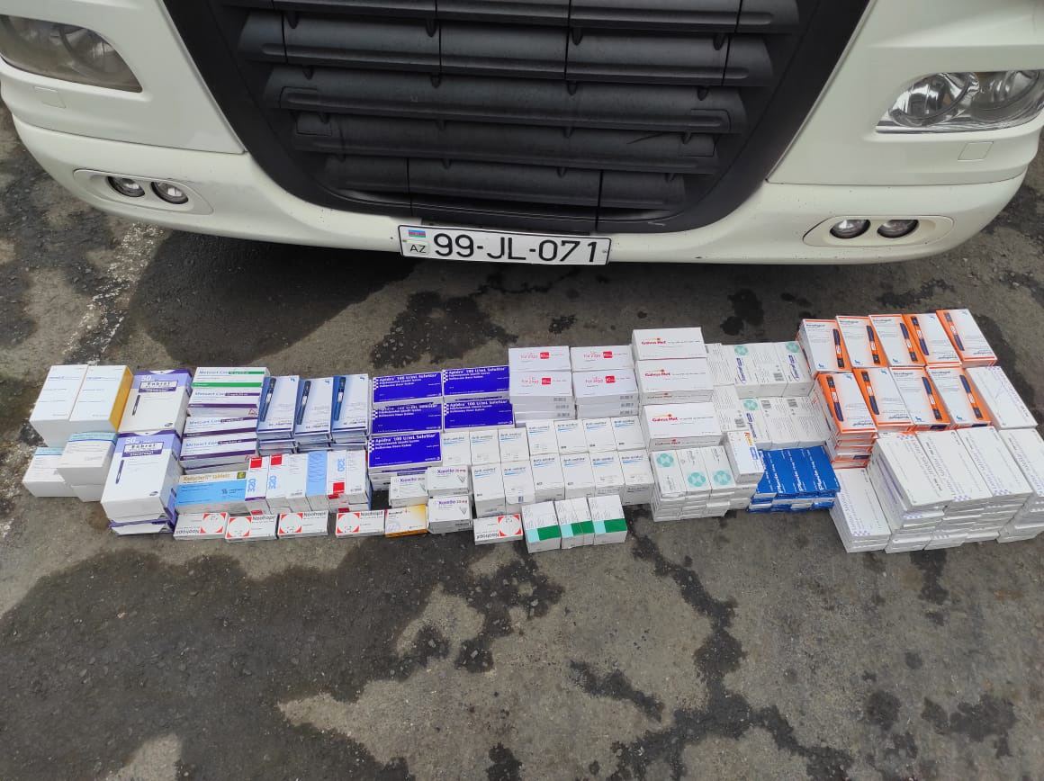 Ölkəyə qanunsuz dərman keçirmək istəyən şəxs saxlanılıb
