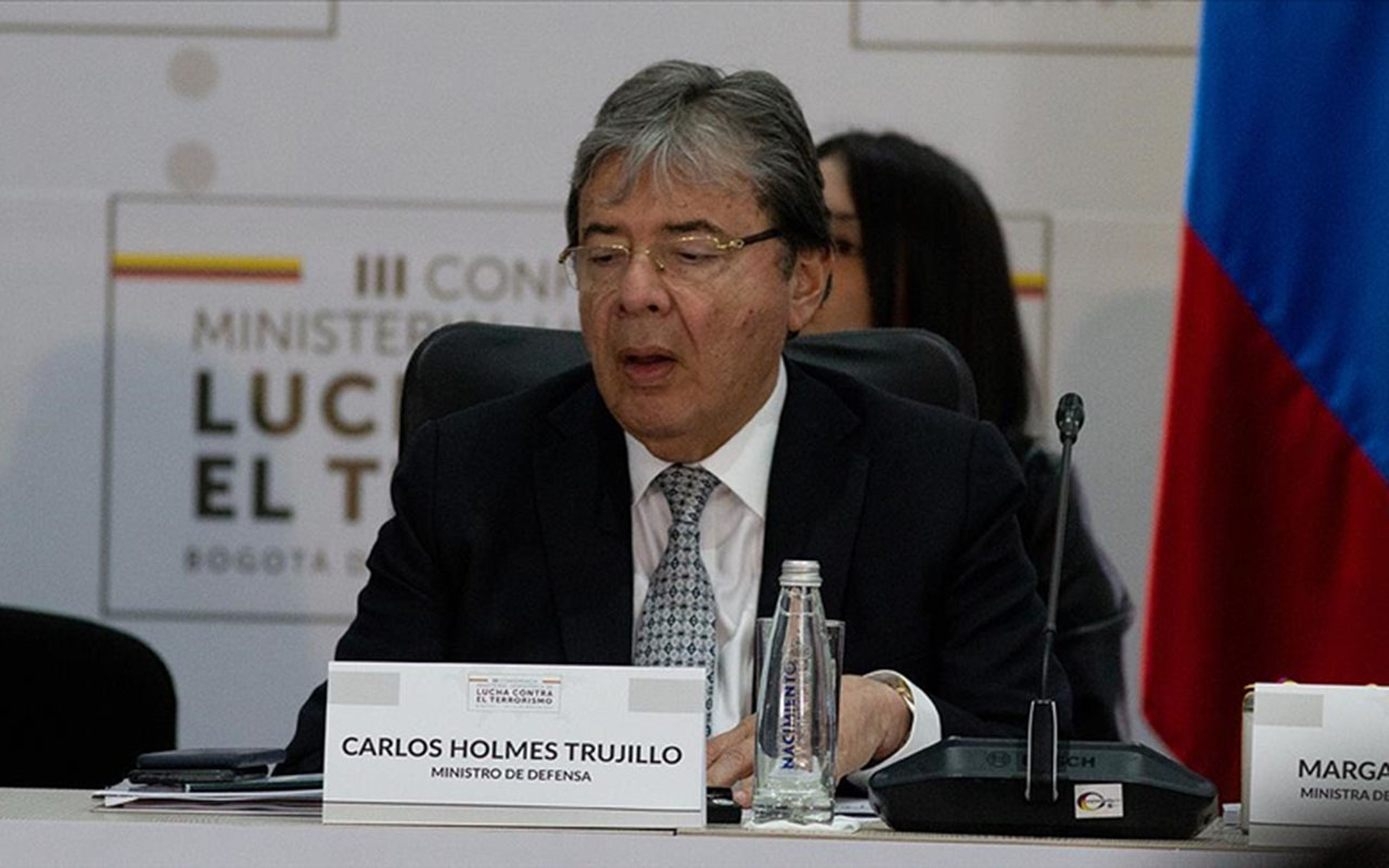 Kolumbiyanın müdafiə naziri koronavirusdan vəfat etdi