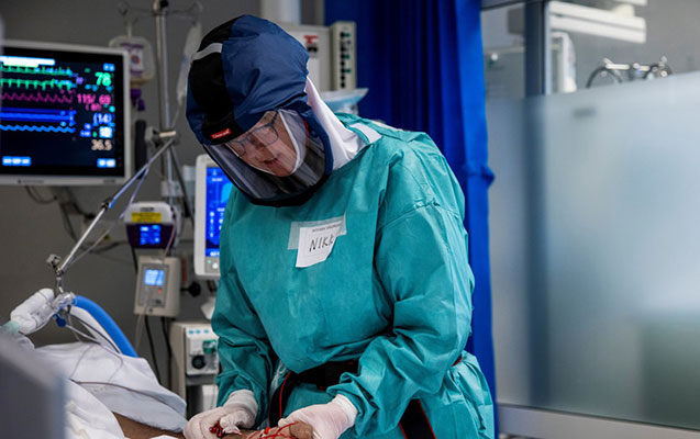 47 yaşlı qadında koronavirusun 18 mutasiyası aşkarlandı