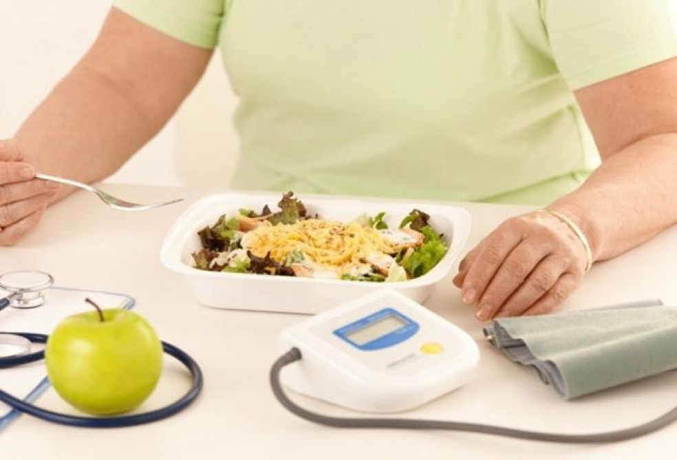 Yüksək təzyiq zamanı hansı qidalar qəbul edilməlidir? - Həkim-fitoterapevt açıqladı