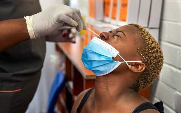 ÜST: Cənubi Afrikada yayılmış koronavirus ştammı daha yoluxucudur