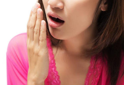 Ağızdan gələn pis qoxu bir çox xəstəliklərin əlamətidir