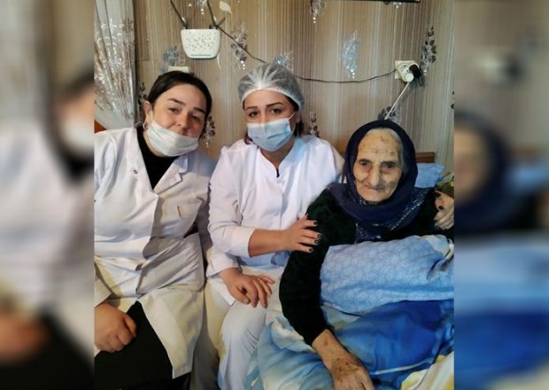 99 yaşlı Qubadlı sakini peyvənd olundu