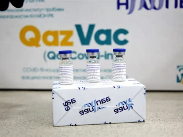 Qazaxıstanın Səhiyyə naziri yerli “QazVac” peyvəndi vurdurub  