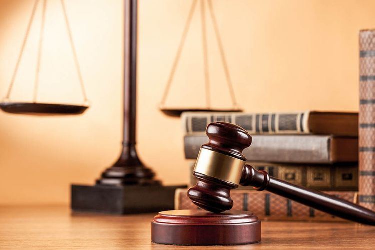 Almaniyada sabiq kanslerin oğlu səhiyyə nazirini məhkəməyə verib
