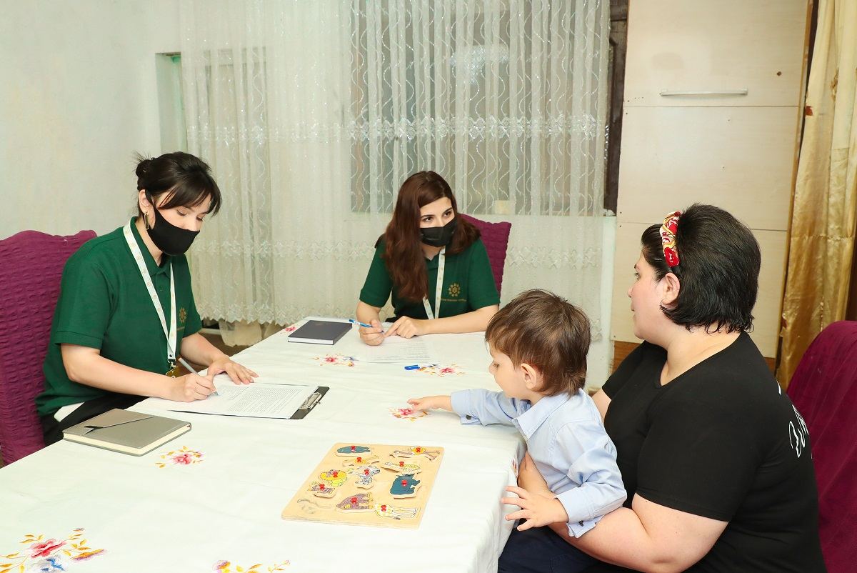 Sağlamlıq imkanları məhdud uşaqların səyyar sosial reabilitasiyasına başlanılıb (FOTO)