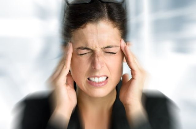 Həkim reportajı: Baş ağrısı onlarla xəstəliyin aparıcı simptomu ola bilər