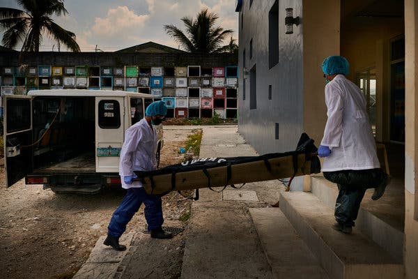 Filippində koronavirusdan ölənlər üçün küçədə soyuducu quraşdırılıb  