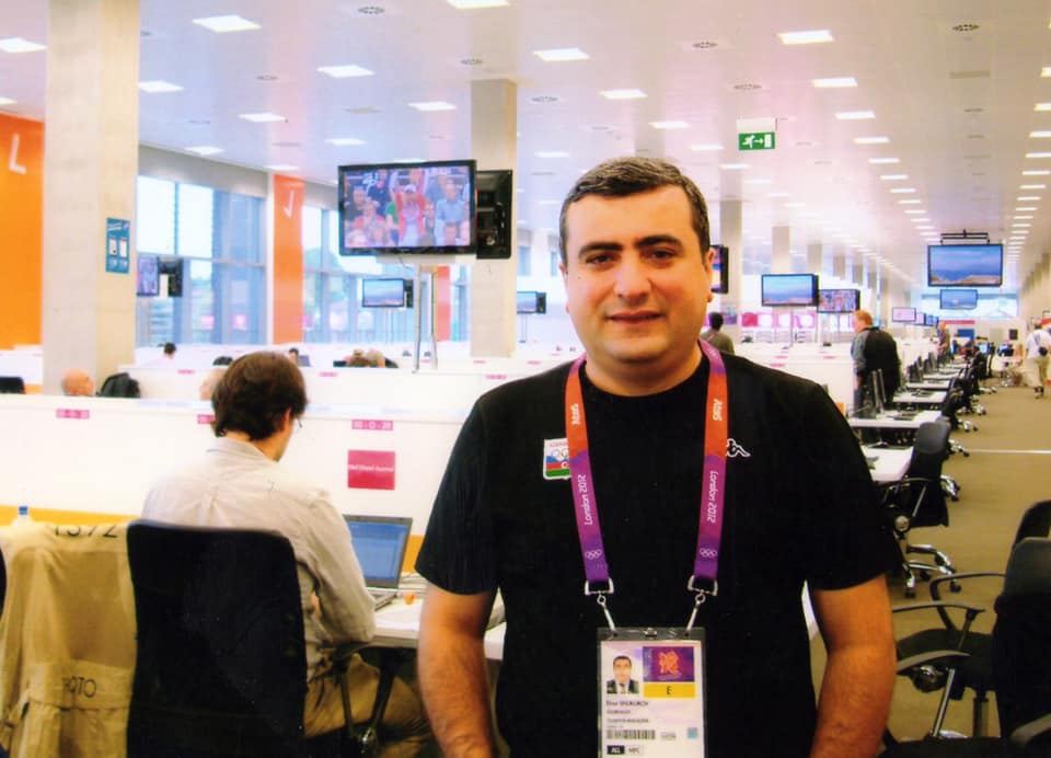 Jurnalist Elnur Əşrəfoğlunun vəziyyəti ağır-stabildir