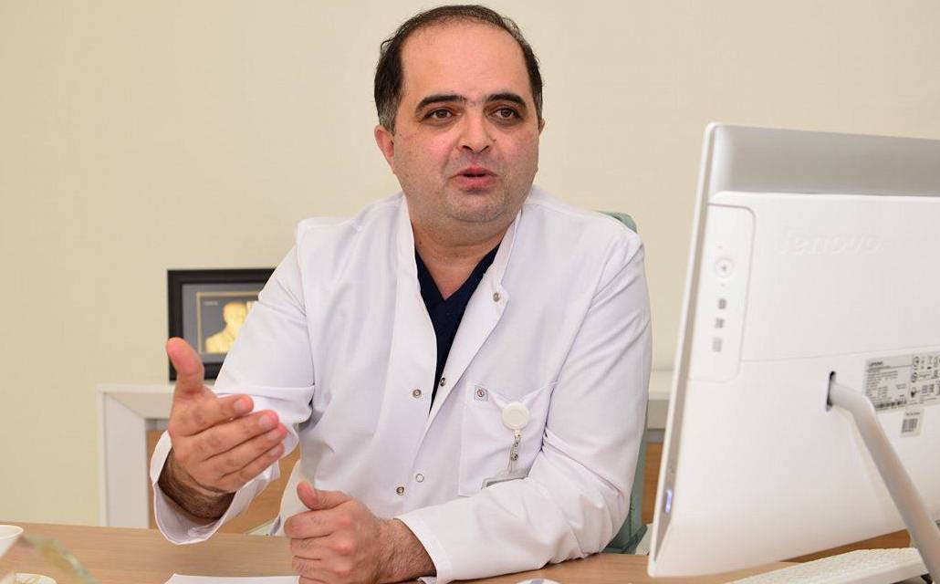 Rəşad Mahmudov səhiyyə işçilərinə çağırış edib: “Bəlkə bilmədiyimiz və ya gözdən qaçan bir məqam var?”