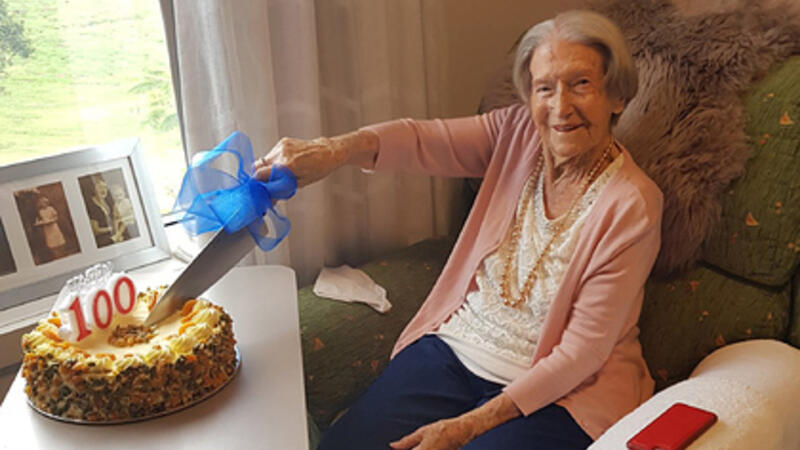 100 illik yubileyini qeyd edən avstraliyalı qadın uzunömürlülük sirrini AÇIQLAYIB