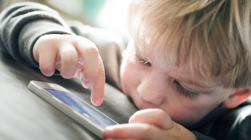 Smartfonlar uşaqların gözlərinə ziyan vurur  