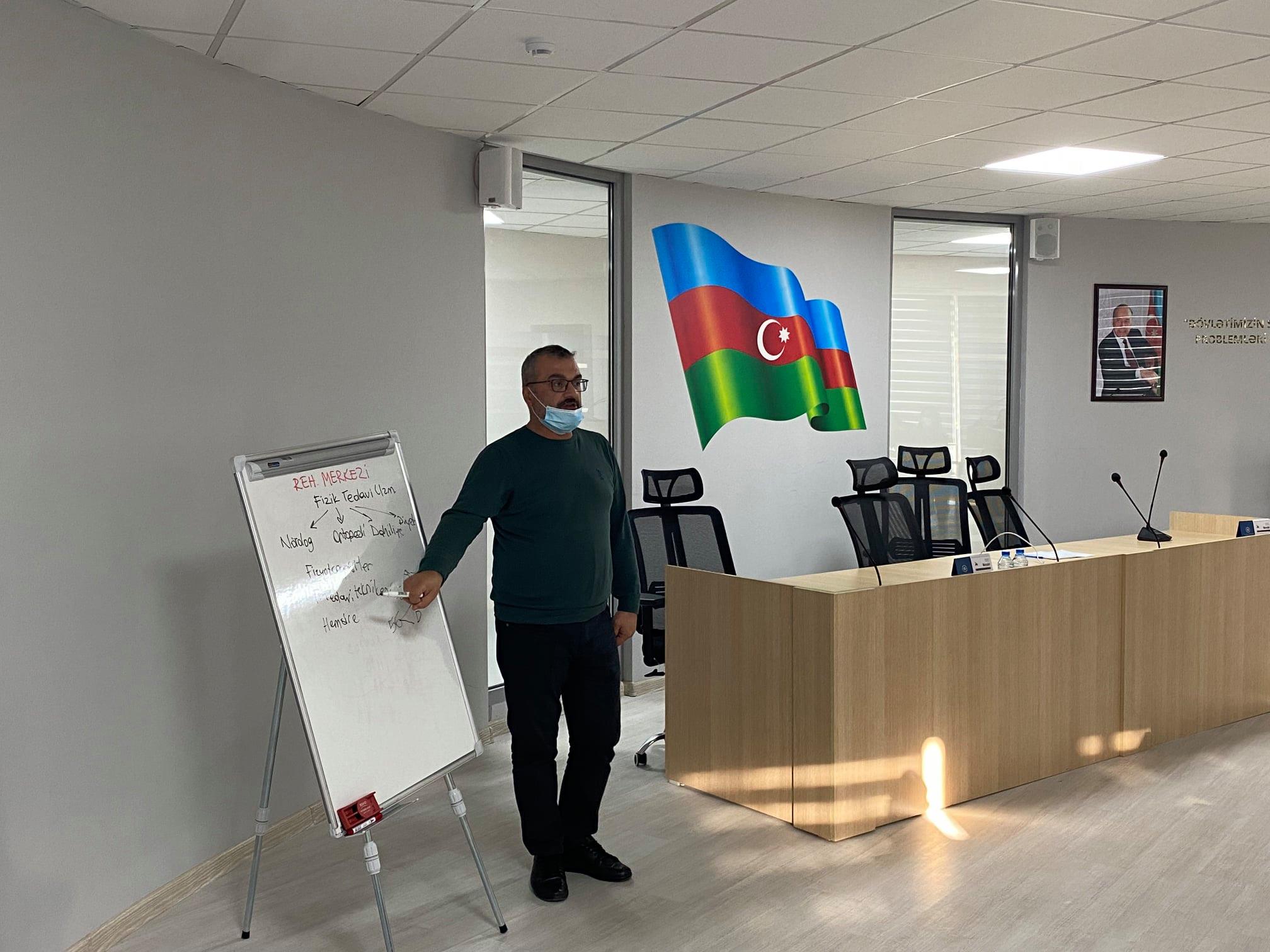 Əlilliyi olan şəxslərin reabilitasiyasına modern yanaşmalar mövzusunda təlim keçirilib - Fotolar