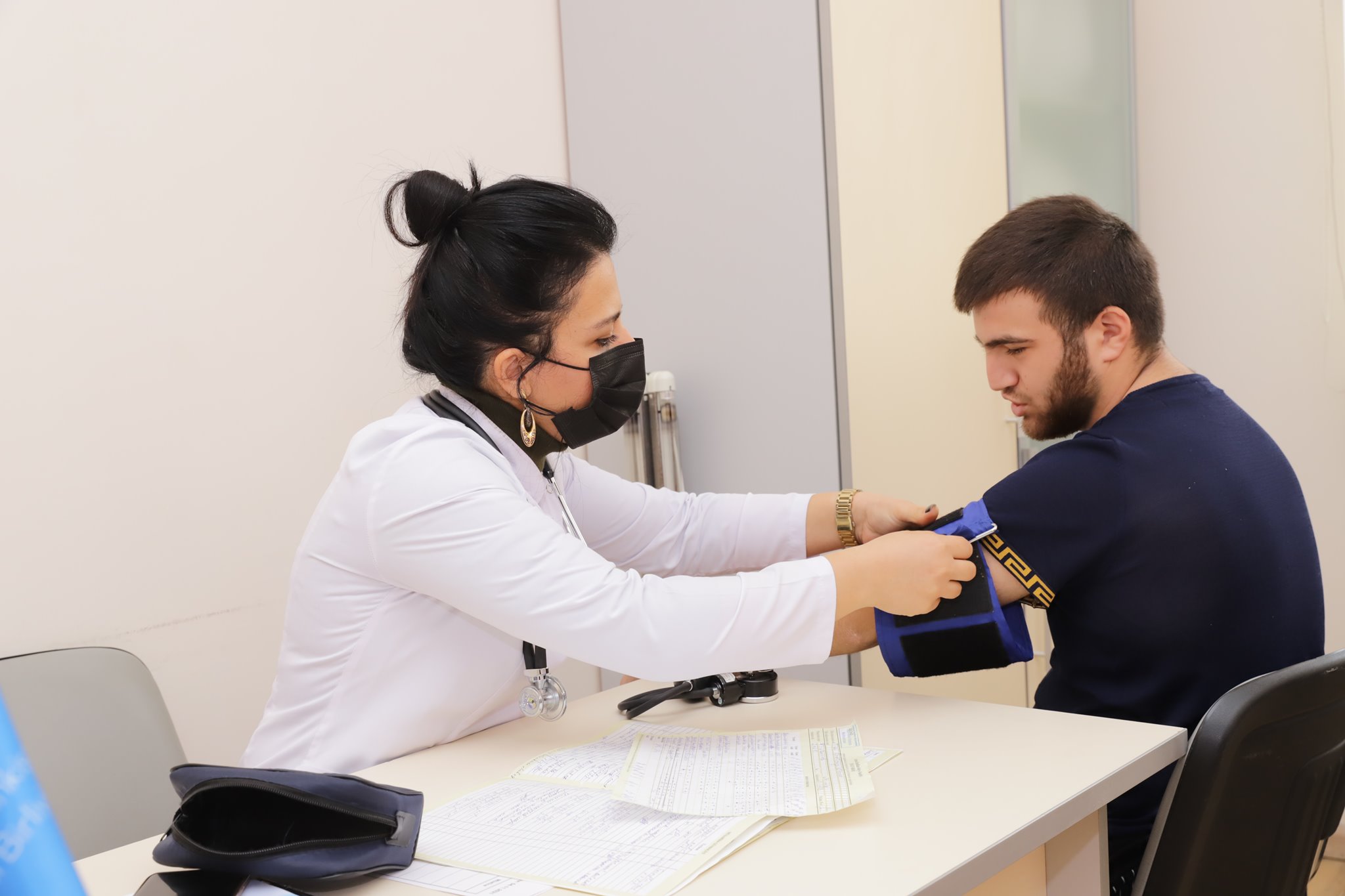 Tibbi Reabilitasiya Xəstəxanasında Vətən müharibəsi qazilərinin müayinələri aparılıb