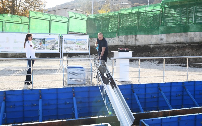 Prezident İlham Əliyev və Mehriban Əliyeva Şuşa şəhər xəstəxanasının təməlini qoyublar