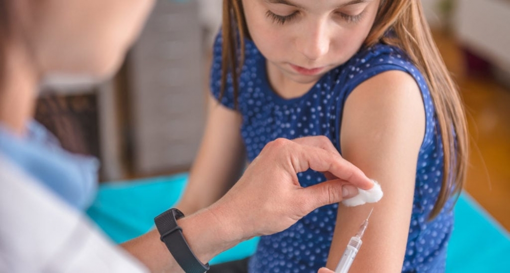 Nyu-York meri koronavirusa qarşı peyvəndlənən uşaqlara 100 dollar təklif edib