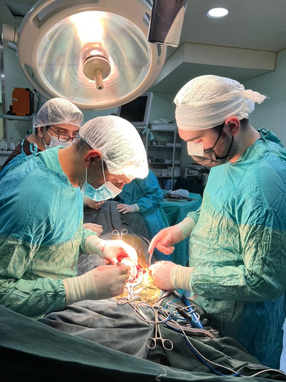 12 yaşlı ağır skoliozlu xəstə uğurla əməliyat olunub - FOTO