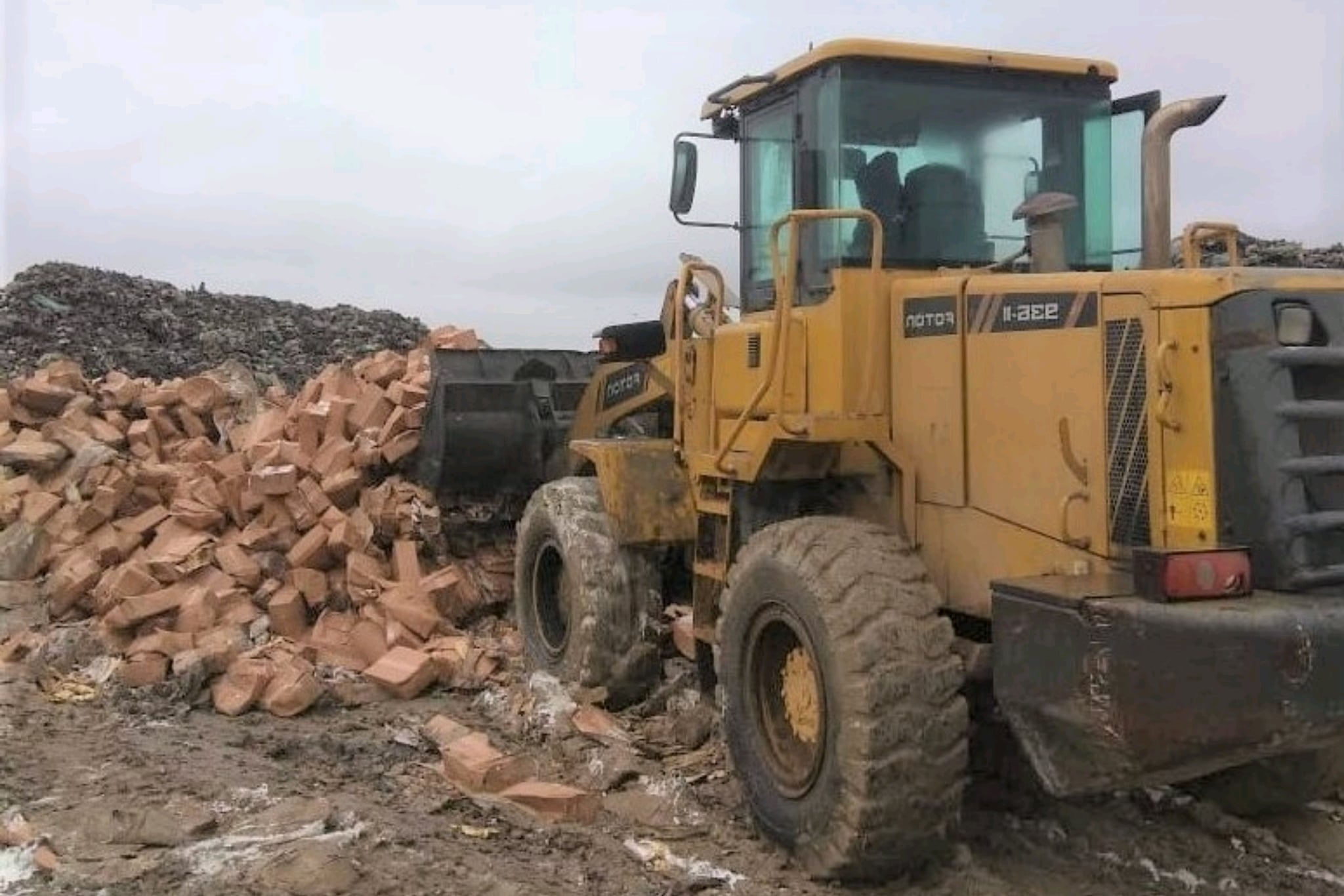 İstifadə müddəti bitmiş müxtəlif növ məhsullar məhv edilib
