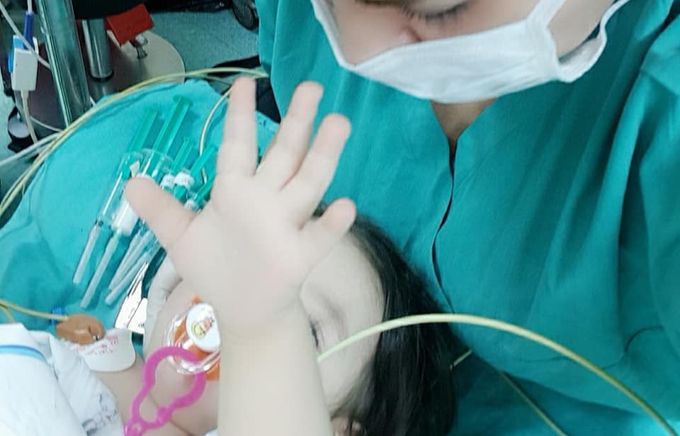 Qaraciyərini itirmək təhlükəsi ilə üzləşən 1 yaş yarımlıq uşaq uğurla əməliyyat edilib - FOTO