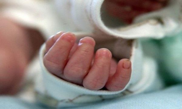 1 aylıq uşaq koronavirusdan ölüb