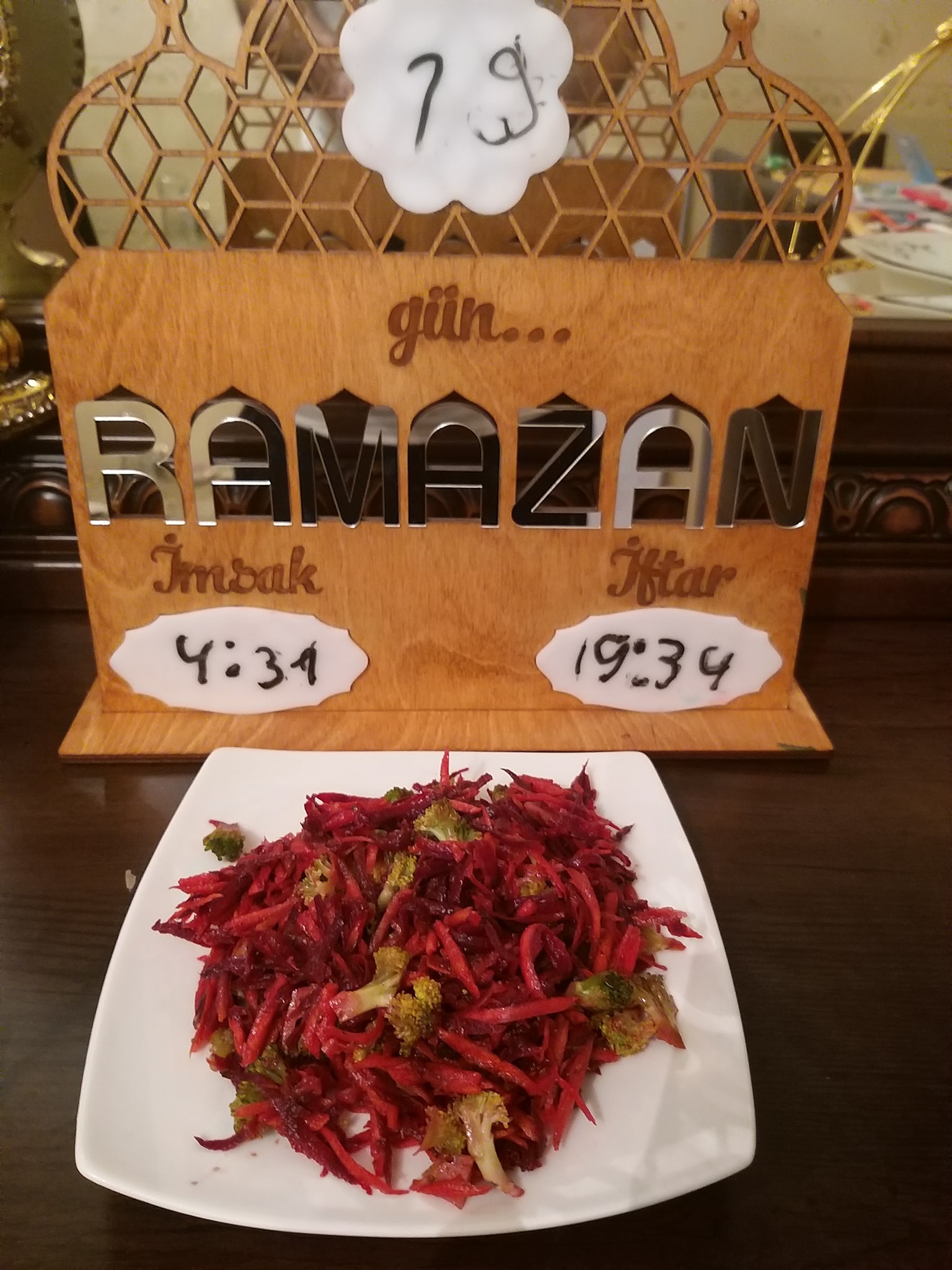 Həkim-fitoterapevtdən Ramazan ayında faydalı SALAT RESEPTİ