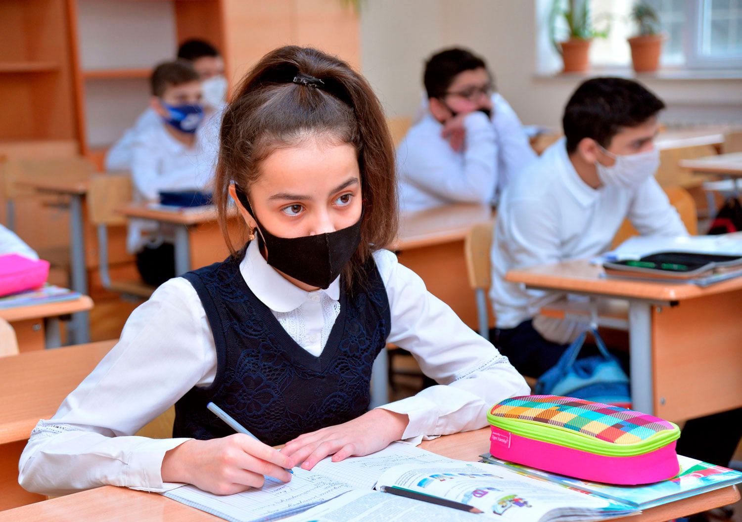 Azərbaycanda bu yerlərdə maska taxmaq tövsiyə edilir