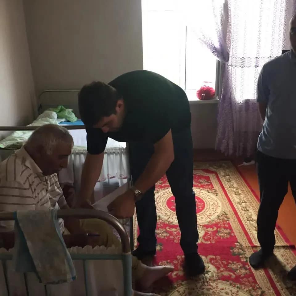 Şəmkirin Çinarlı qəsəbəsində yaşayan birinci qrup əllil və yataq xəstələrinə imtiyazlı dərmanlar verilib