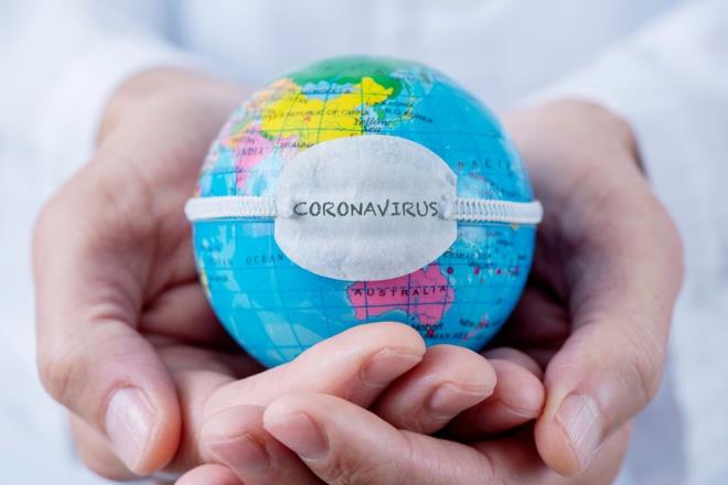 Dünyada koronavirusa yoluxanların sayı 555 milyon nəfəri keçib