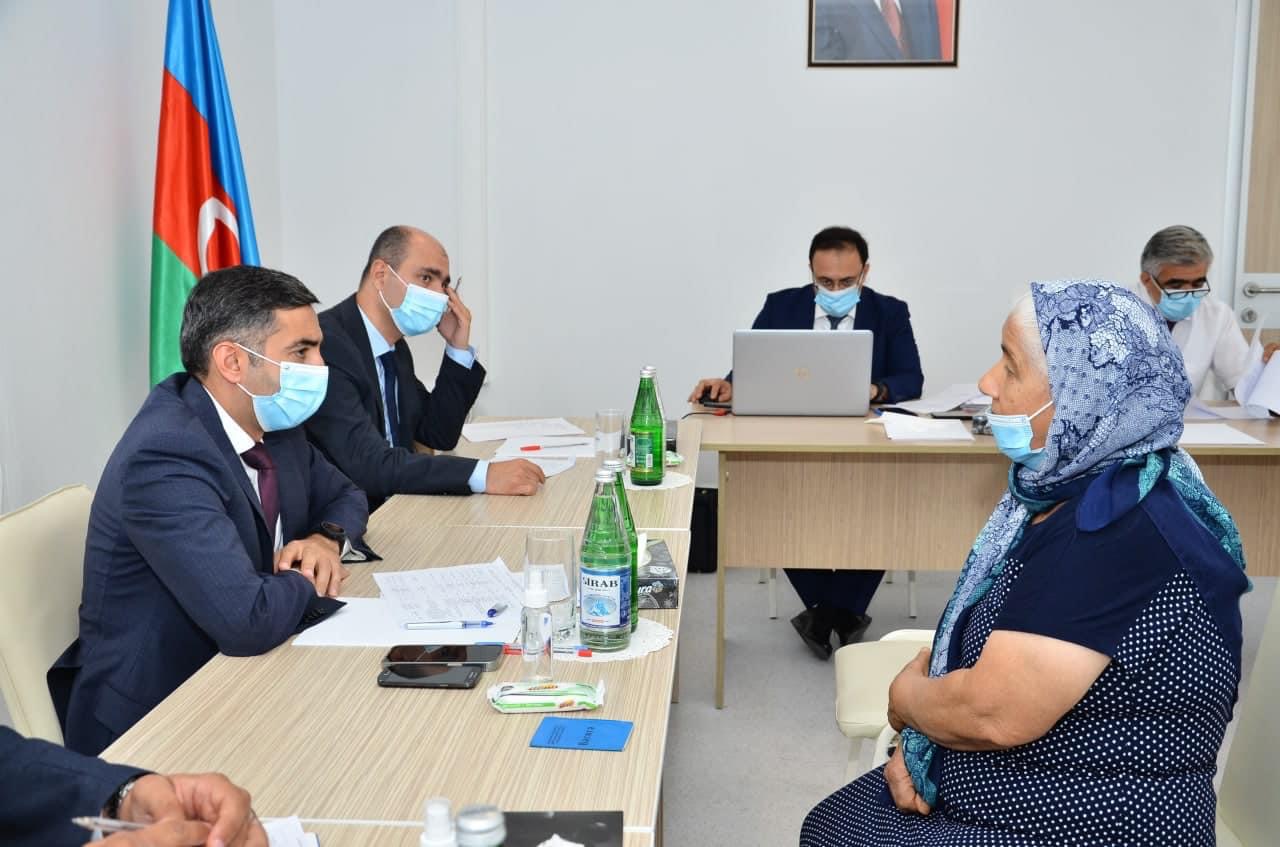 Zaur Əliyev Göyçay rayon Mərkəzi Xəstəxanasında sakinləri qəbul edib