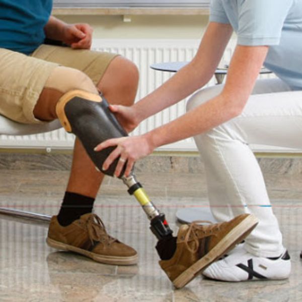 Vətən müharibəsində bir ayağını itirən qazi yüksək texnologiyalı protezlə təmin edilib