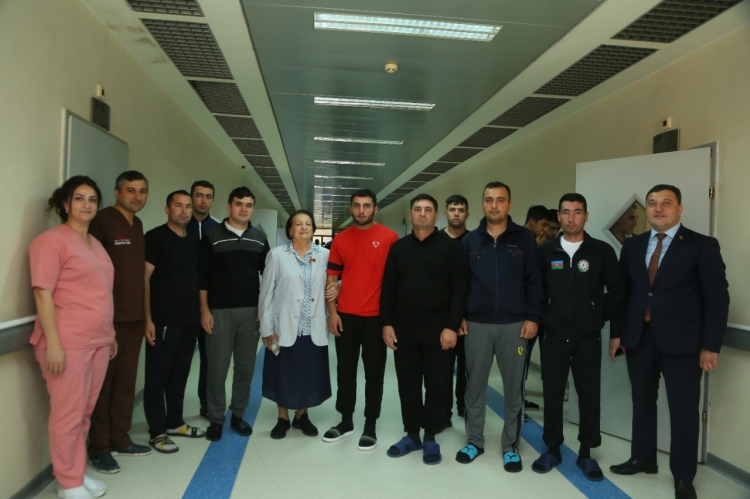 Ağsaqqallar Şurasının üzvləri hərbi hospitalda Vətən müharibəsi qazilərini ziyarət ediblər
