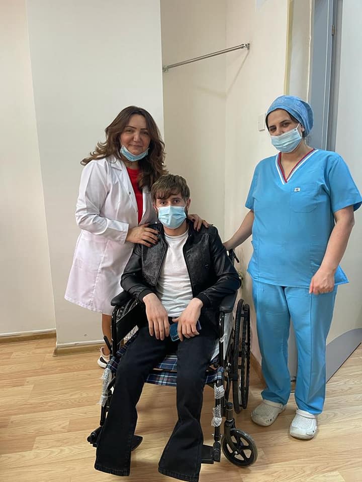 600-dən çox yaralı əsgərin qayğısına qalan peşəkar həkim 