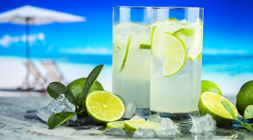 Limonlu suyun faydası və ziyanı