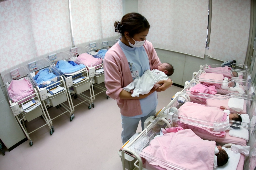 Yaponiyada doğuşların sayı rekord səviyyədə azalıb