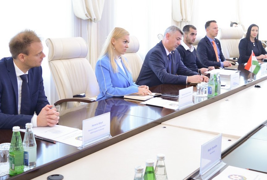 Səhiyyə Nazirliyində Macarıstanın aparıcı farmasevtika şirkətlərinin nümayəndələri ilə görüş keçirilib