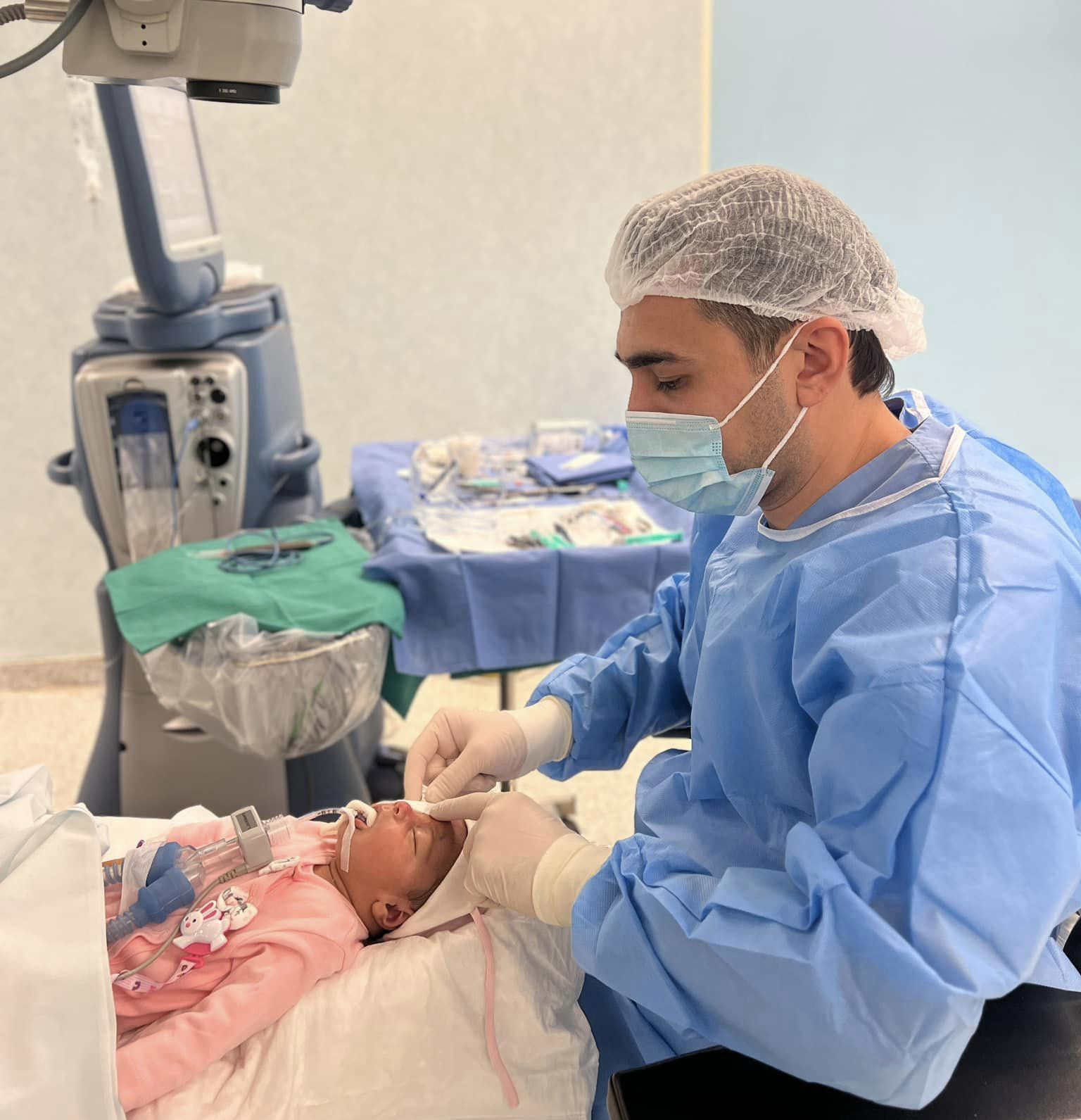 Bakıda 20 günlük körpəyə katarakta əməliyyatı icra edilib 