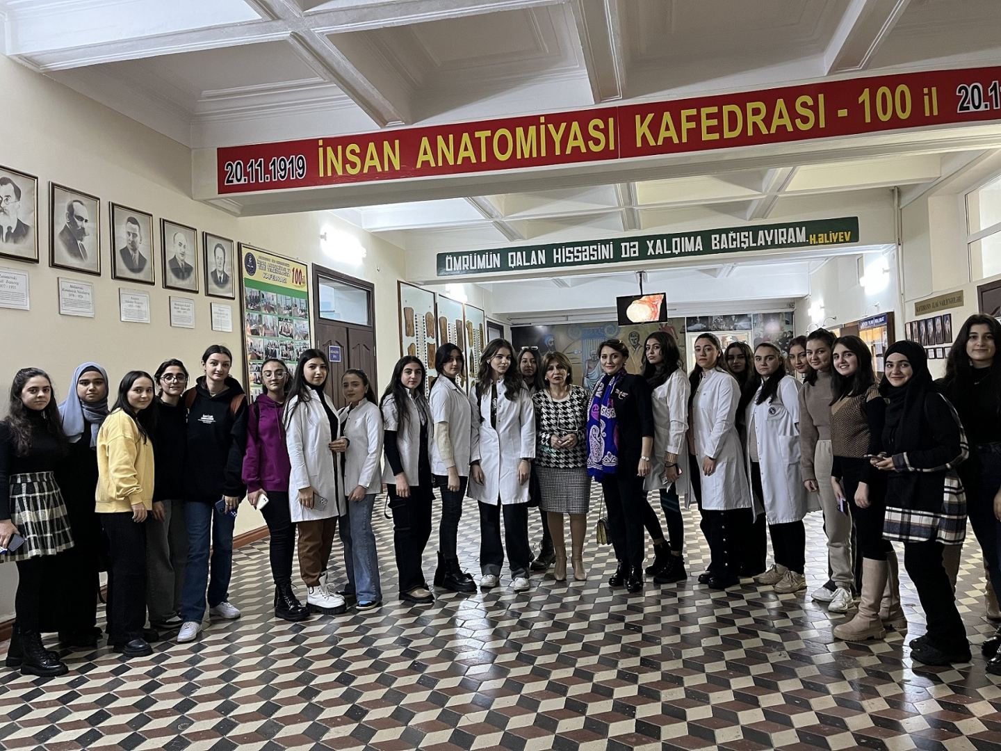 ADPU tələbələri Tibb Universitetinin Anatomiya muzeyində praktik dərs keçib (FOTO)
